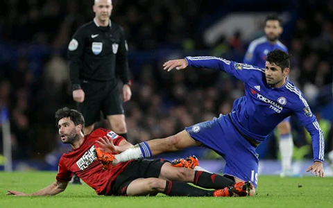 Costa thường kiếm đá phạt về cho Chelsea