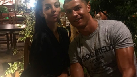 Thế giới sao 1/8: Ronaldo hạnh phúc bên bạn gái