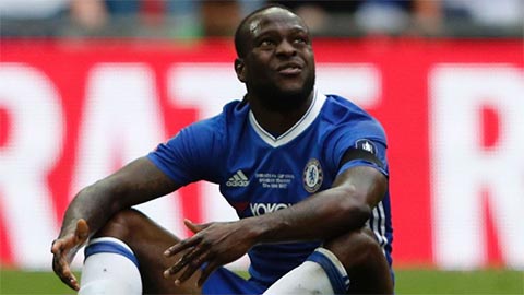 Moses từng bị đuổi ở chung kết FA Cup hồi tháng 5 vừa qua do lỗi ăn vạ