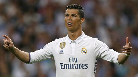 Ấm ức vì bị buộc tội trốn thuế, Ronaldo muốn trở lại Anh
