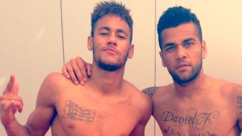 Dani Alves từ chối Man City vì Neymar
