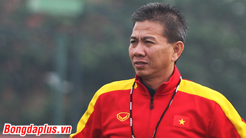 HLV Hoàng Anh Tuấn: "Lứa cầu thủ U18 Việt Nam quá bé"