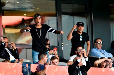 Cầu thủ đắt giá nhát thế giới nhảy lên ăn mừng vui sướng sau khi PSG có bàn thắng