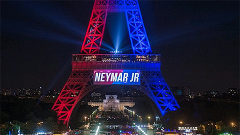 Tháp Eiffel chào đón Neymar tới Paris