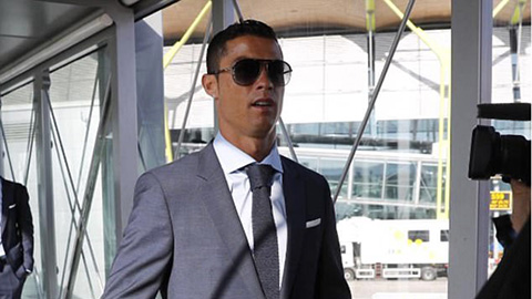Ronaldo cùng dàn sao Real lịch lãm như siêu mẫu đi dự Siêu cúp châu Âu