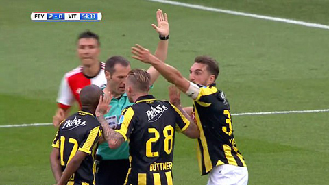 Công nghệ VAR "phá nát" trận Siêu cúp Hà Lan giữa Vitesse và Feyenoord
