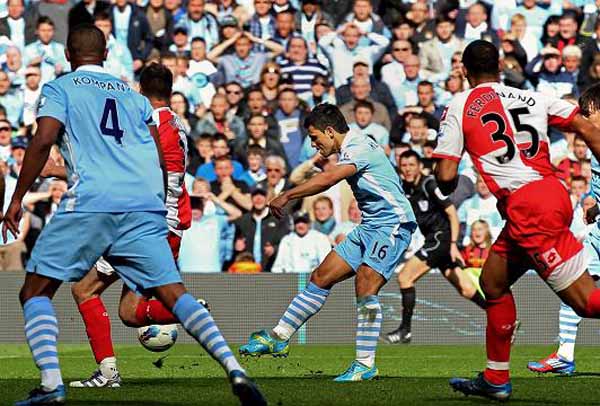 Mùa giải 2011/12: Tiền đạo Sergio Aguero tỏa sáng giúp Man City đánh bại QPR với tỷ số 2-1. Khi đó, Man xanh vô địch Ngoại hạng Anh nhờ hơn M.U về hiệu số.