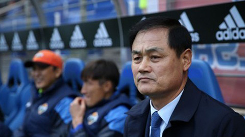 Thầy của Xuân Trường chia tay Gangwon FC