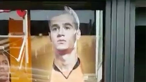 Cửa hàng tại Liverpool tháo dỡ hình ảnh của Coutinho