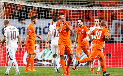 Van Persie không đá cho ĐT Hà Lan từ tháng 10/2015 tới giờ