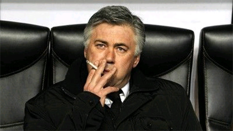 Ancelotti bị cấm hút thuốc tại Bayern