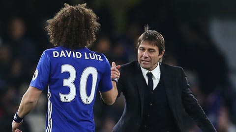 David Luiz đá tiền vệ, Conte xài chiêu cũ của Mourinho