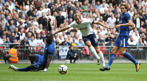 Kane sút trúng cột dọc trong trận gặp Newcastle và Chelsea