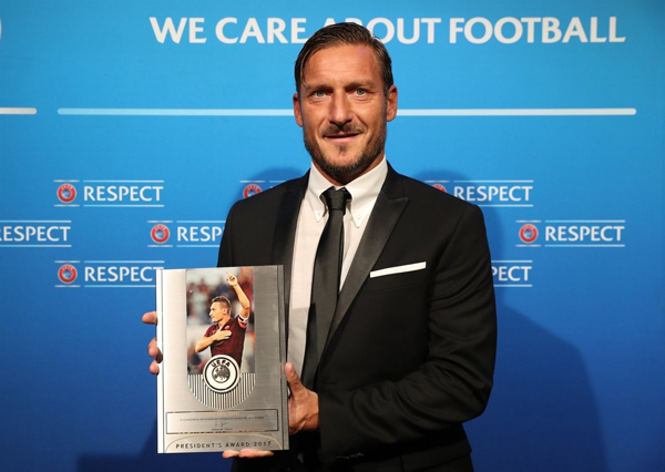 “Hoàng tử thành Roma” Francesco Totti nhận phần thưởng danh dự UEFA President's Award