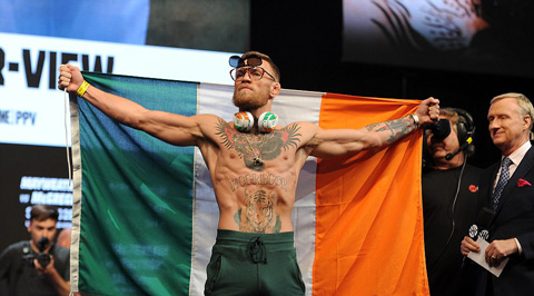 McGregor mang quốc kỳ Ireland vào sàn đấu
