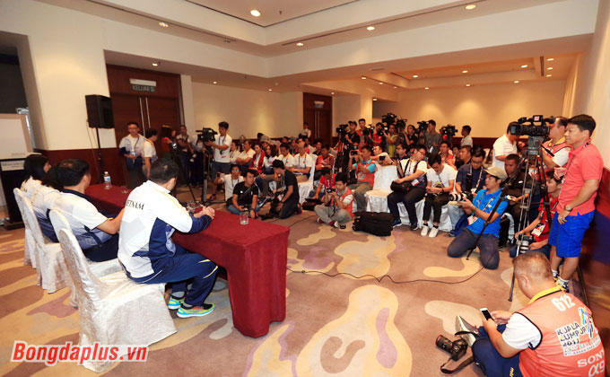 Quang cảnh buổi gặp gỡ của lãnh đạo đoàn TTVN và giới truyền thông đang tác nghiệp tại SEA Games 29. Ảnh: Minh Tuấn