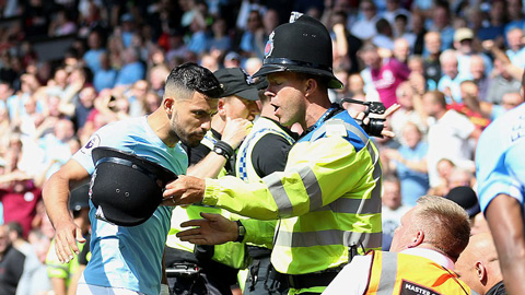 Bournemouth rút cáo buộc Aguero tấn công cảnh sát