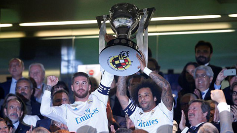 3 tháng sau ngày đăng quang, Real mới được trao cúp La Liga
