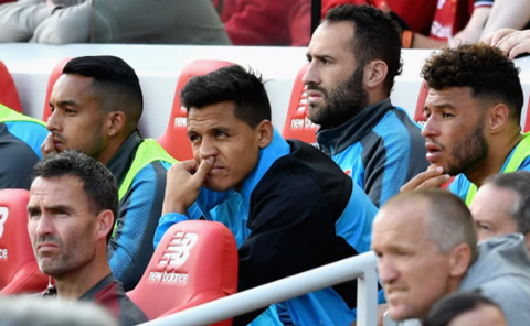 Cầu thủ Arsenal chướng mắt với thái độ ngôi sao của Sanchez