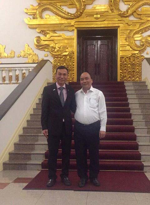 Thủ tướng Nguyễn Xuân Phúc và Phó chủ tịch VFF Trần Quốc Tuấn