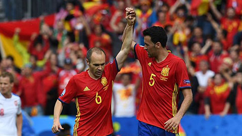 Iniesta và Busquets hồi xuân ở ĐT Tây Ban Nha