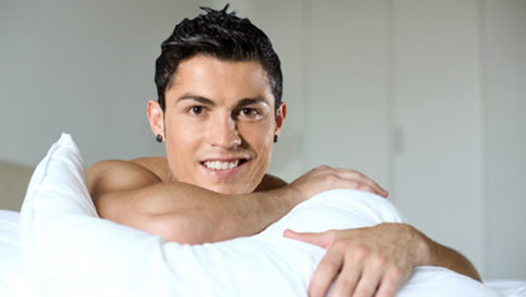 Vũ khí bí mật của Ronaldo: Chuyên gia giúp ngủ ngon