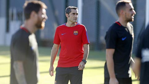 HLV Valverde vẫn đang loay hoay với bài toán nhân sự của Barca
