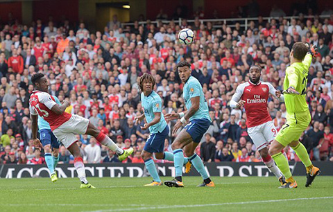 Bàn mở tỷ số của Welbeck 