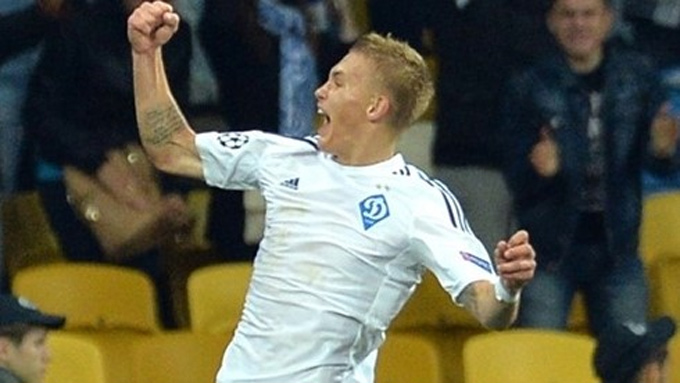 Vitaliy Buyalskiy ăn mừng vui sướng sau khi ghi bàn gỡ muộn màng cho Dynamo Kiev trước Porto
