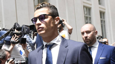 Lộ đoạn băng Ronaldo hầu tòa và đòi trở lại Anh