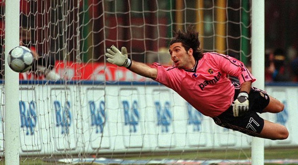 Gigi Buffon có mặt ở trận đấu giữa Parma và Sparta de Praga ở mùa giải 1997/98