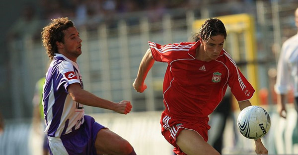 Tiền đạo Fernando Torres có trận đấu tiên cho Liverpool ở cuộc chạm trán với Toulouse. Khi đó, đoàn quân của Rafa Benitez đã có chiến thắng nhẹ nhàng với tỷ số 1-0
