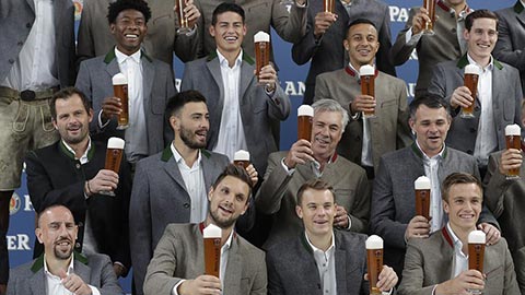 Ribery dửng dưng trước rừng bia ở Bayern