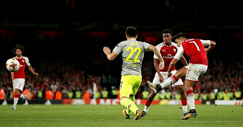 Sanchez ghi một siêu phẩm cho Arsenal