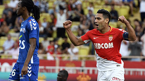 Falcao lập cú đúp, Monaco bắt kịp PSG