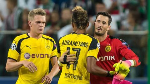 Hàng thủ “bê tông” là bệ phóng cho Dortmund