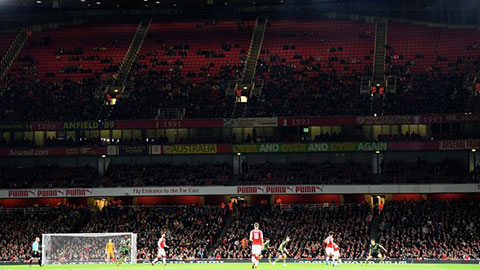 Trận Arsenal thắng Doncaster, sân Emirates vắng khán giả chưa từng thấy
