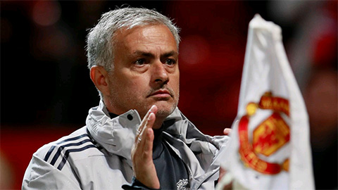 Mourinho nói gì khi M.U phải đá sân khách 6/7 trận sắp tới?