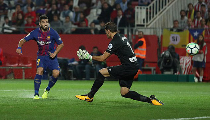 Suarez ấn định chiến thắng 3-0 cho Barca