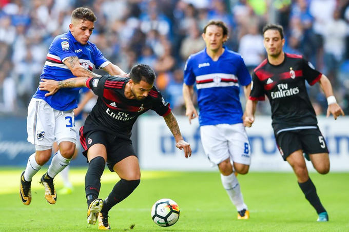 Đội hình chất lượng của Milan (áo sẫm) đã hoạt động rất rời rạc ở trận thua Sampdoria