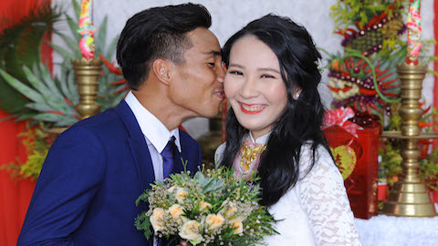 Đội trưởng Nguyễn Tài Lộc rạng rỡ trong ngày đính hôn