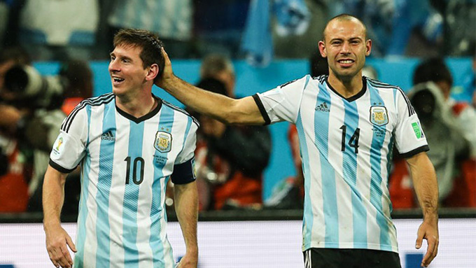 Xavi hé lộ Messi không thoải mái khi đá cho ĐT Argentina