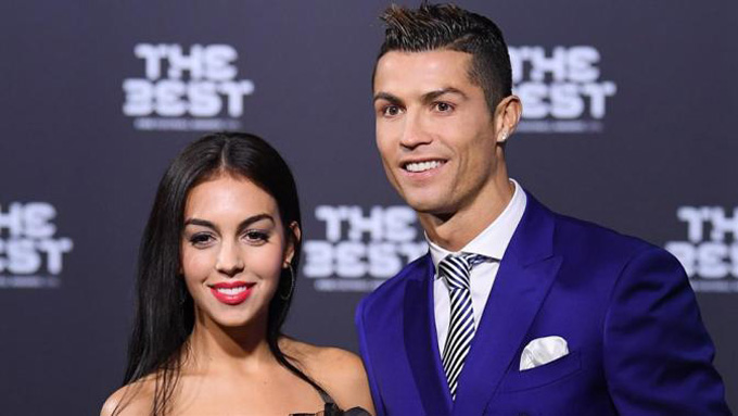 Ronaldo ấn định thời điểm cưới vợ