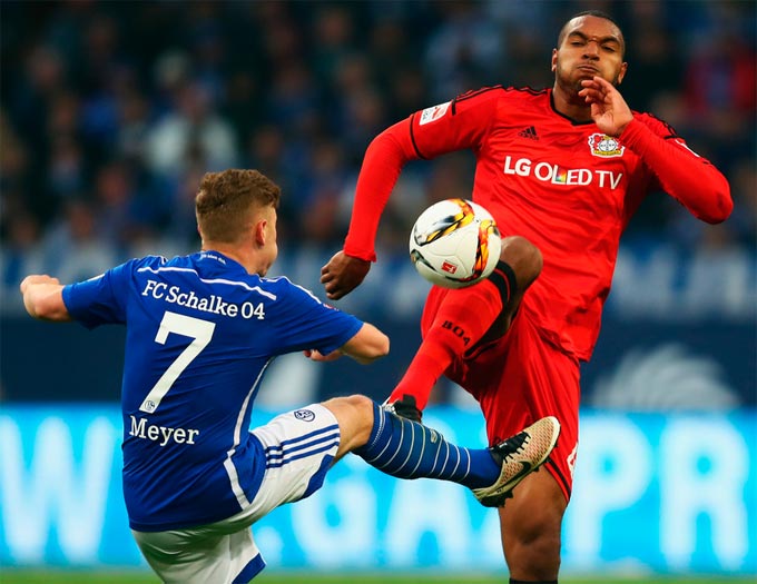 Ở 7 cuộc đối đầu gần đây giữa Schalke và Leverkusen (phải), các đội khách giành chiến thắng tới 5 lần