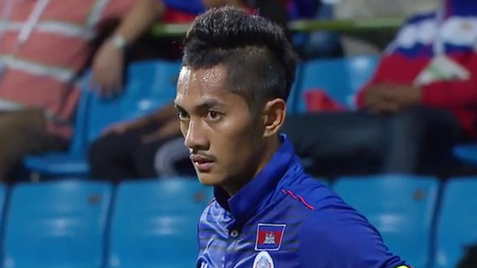 Cầu thủ Campuchia rời đội về thăm mẹ ốm, HLV bực tức