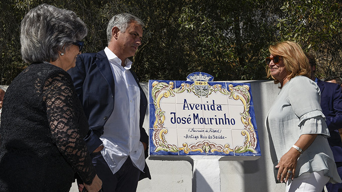 Mourinho được đặt tên đường ở quê nhà