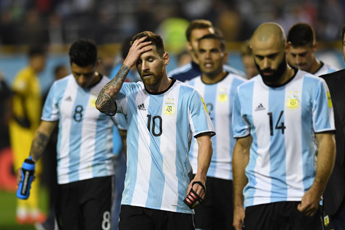 Tất cả cầu thủ Argentina đều chỉ biết trông chờ vào Messi