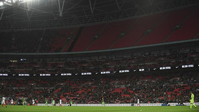 Sân Wembley trống vắng khán giả trận gặp Slovenia