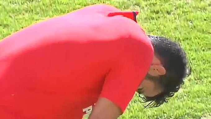 Diego Costa thở không ra hơi trong buổi tập ở Atletico