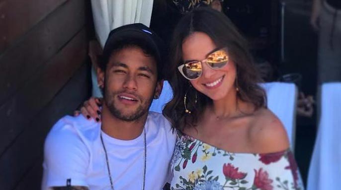 Hậu trường sân cỏ 10/10: Neymar tái hợp bồ cũ!?